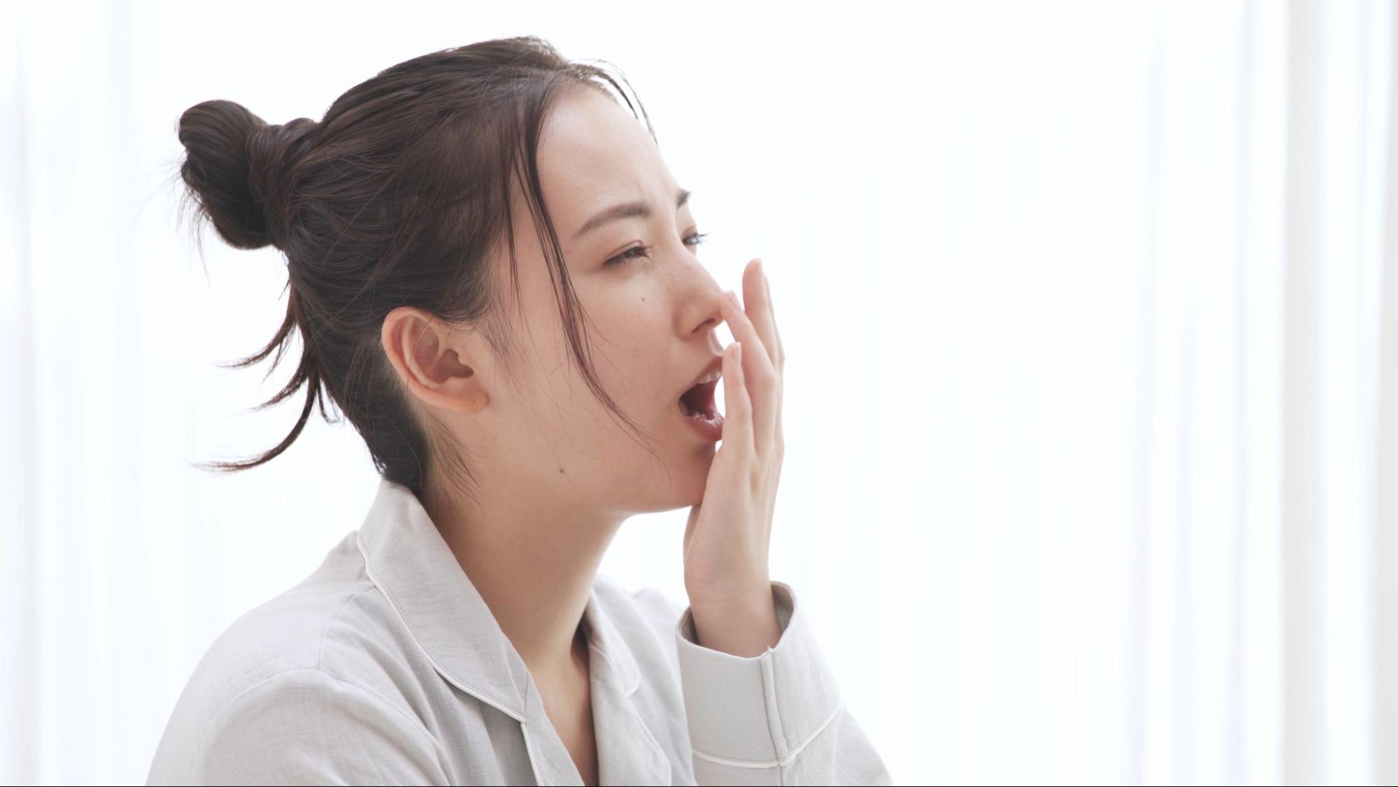 花粉症で眠くなるのはなぜ？眠気の原因や対策法を専門医が徹底解説