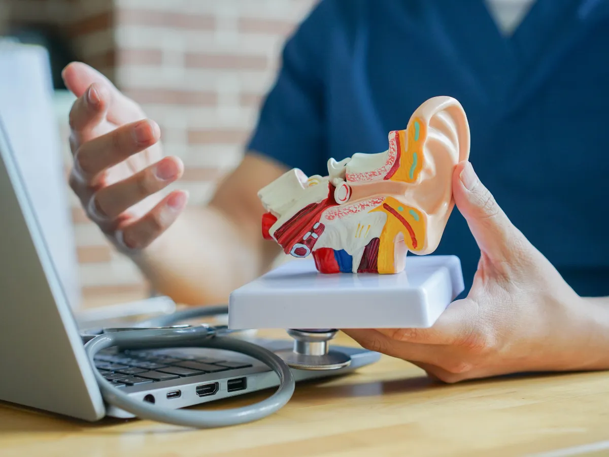 中耳炎で鼓膜を切開？｜鼓膜切開術の痛みや費用、リスクを解説